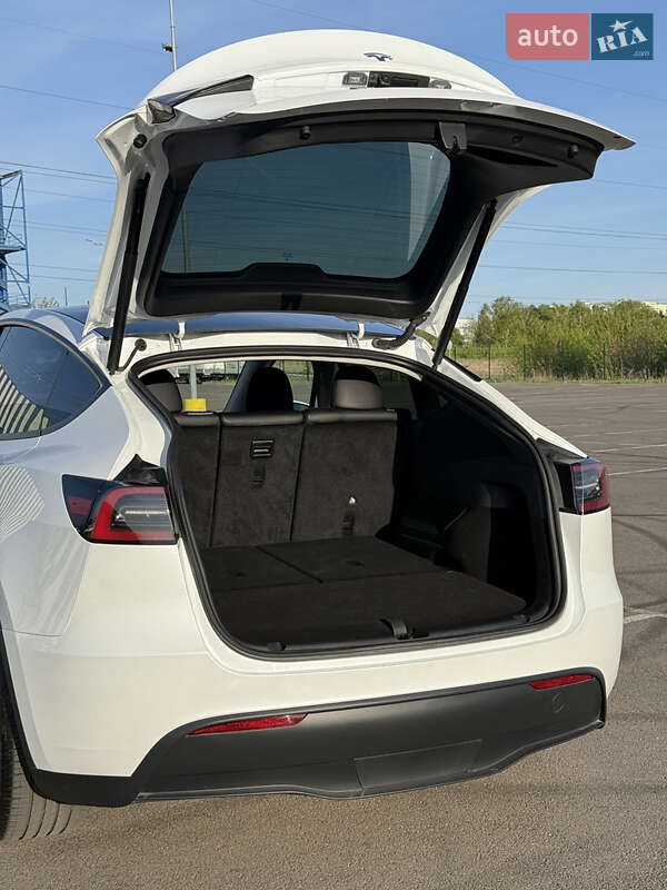Внедорожник / Кроссовер Tesla Model Y 2024 в Ровно