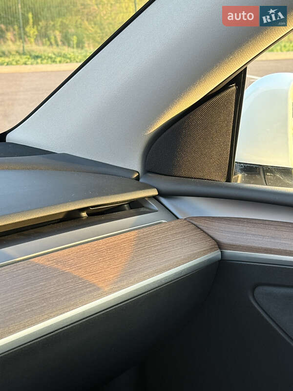 Внедорожник / Кроссовер Tesla Model Y 2024 в Ровно