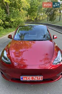 Позашляховик / Кросовер Tesla Model Y 2024 в 