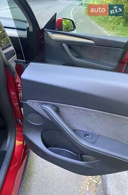 Позашляховик / Кросовер Tesla Model Y 2024 в 