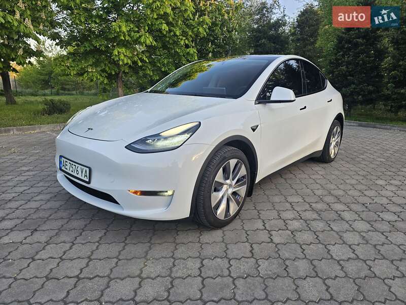 Tesla Model Y 2023