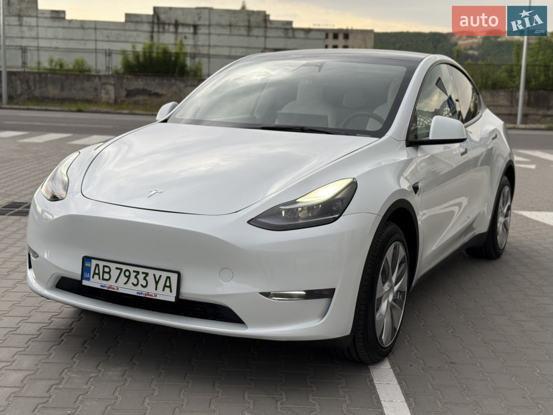 2023 Tesla Model Y - мініатюра 2