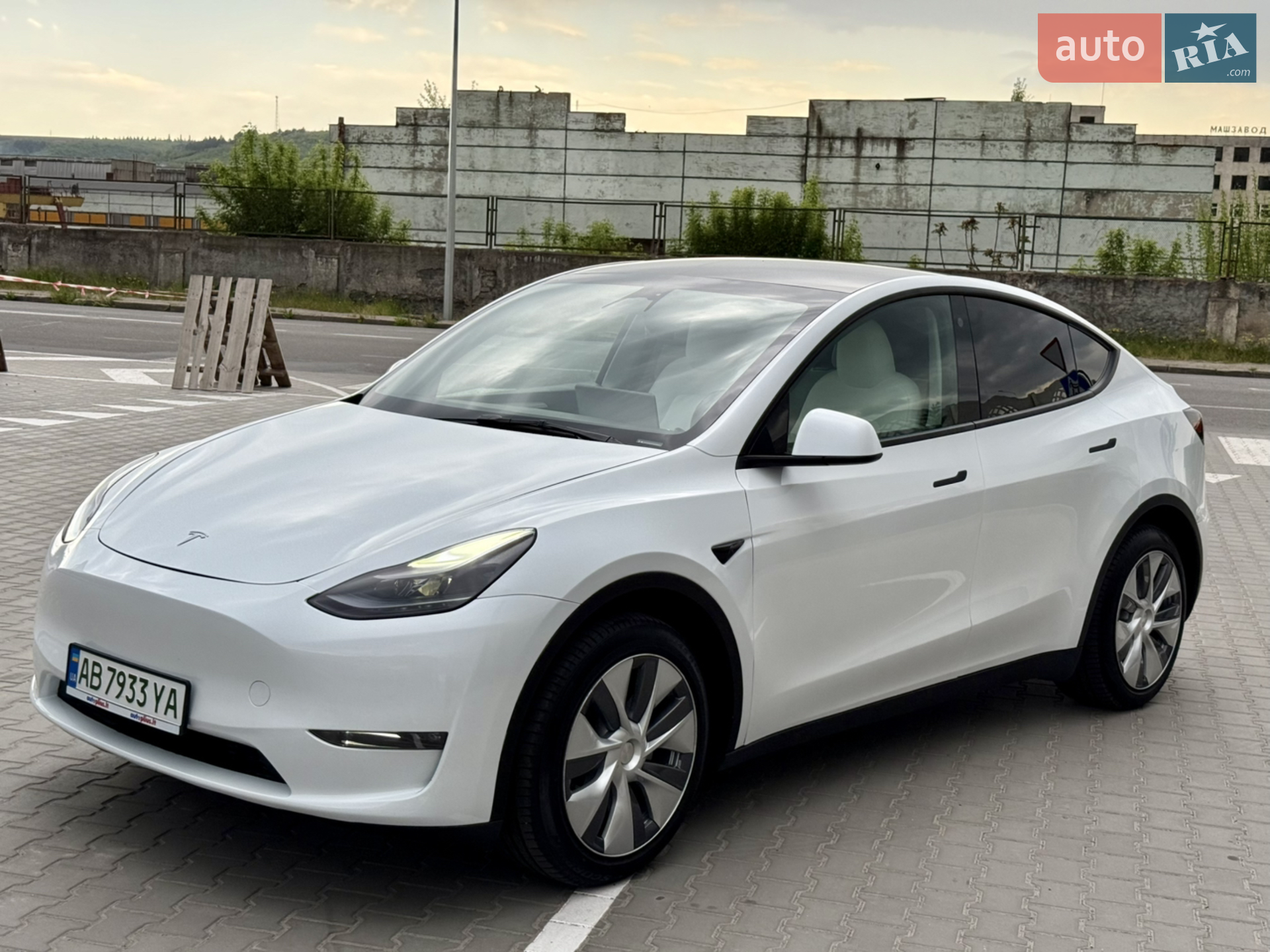 2023 Tesla Model Y - мініатюра 8