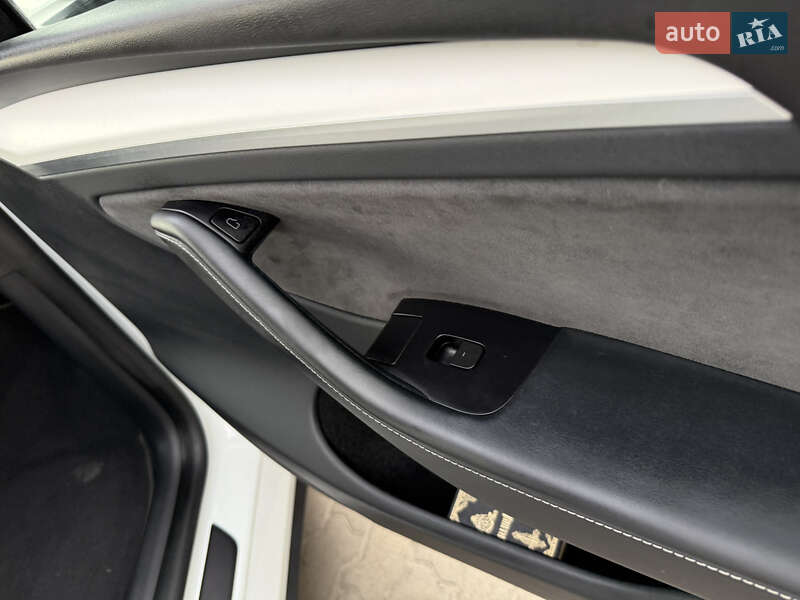 Внедорожник / Кроссовер Tesla Model Y 2023 в Виннице
