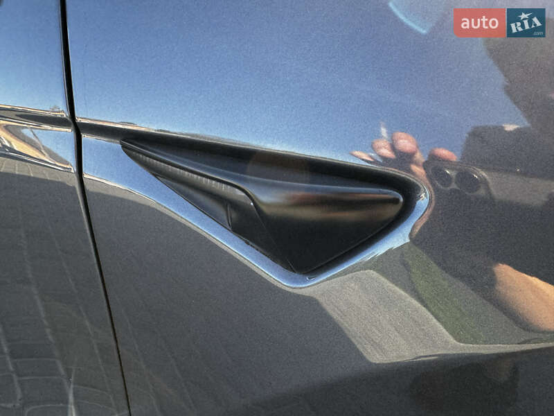 Внедорожник / Кроссовер Tesla Model Y 2020 в Киеве