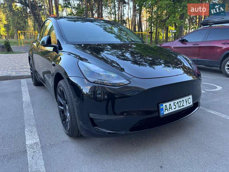 Tesla Model Y 2024