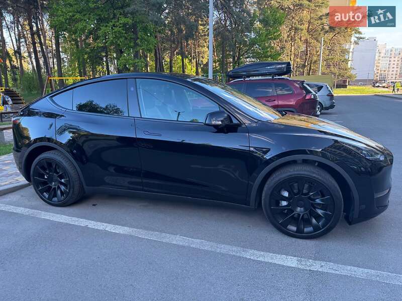 Внедорожник / Кроссовер Tesla Model Y 2024 в Киеве