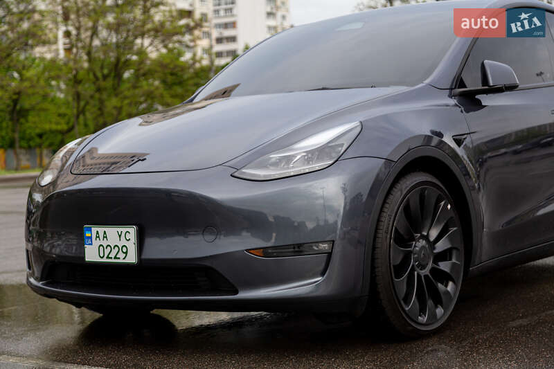 Внедорожник / Кроссовер Tesla Model Y 2022 в Киеве