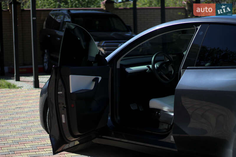 Внедорожник / Кроссовер Tesla Model Y 2021 в Днепре