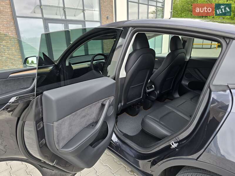 Внедорожник / Кроссовер Tesla Model Y 2024 в Тернополе