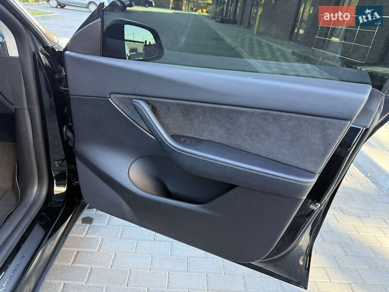 Внедорожник / Кроссовер Tesla Model Y 2021 в Полтаве