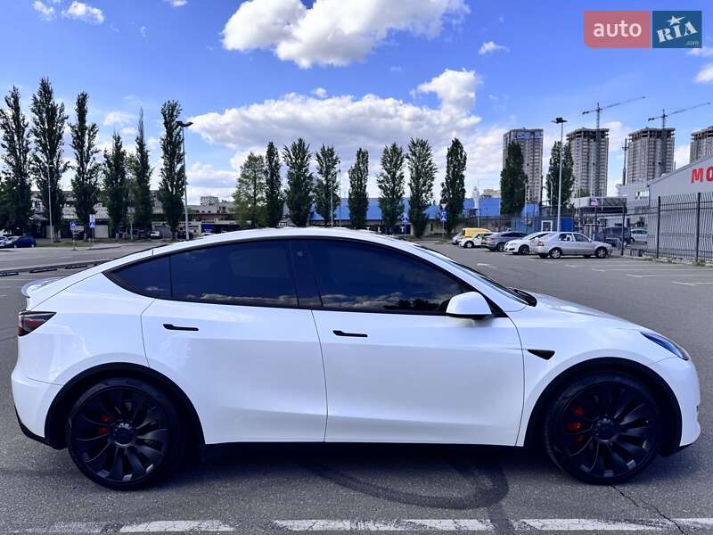 Позашляховик / Кросовер Tesla Model Y 2022 в Києві