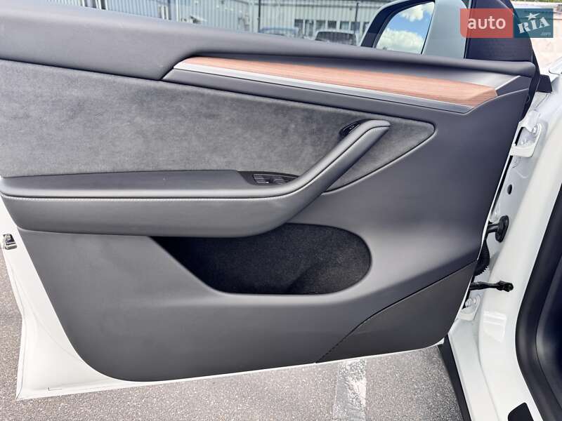 Позашляховик / Кросовер Tesla Model Y 2022 в Києві