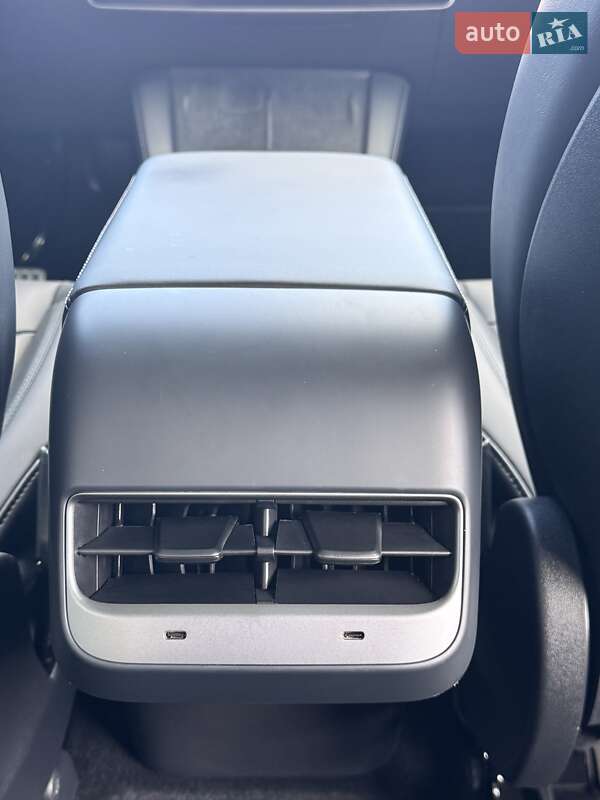 Позашляховик / Кросовер Tesla Model Y 2022 в Києві