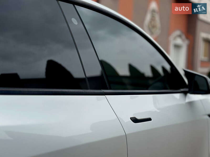 Внедорожник / Кроссовер Tesla Model Y 2021 в Стрые