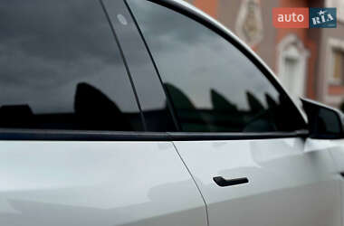 Внедорожник / Кроссовер Tesla Model Y 2021 в 