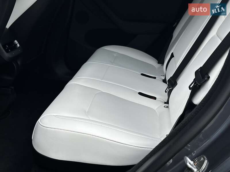 Внедорожник / Кроссовер Tesla Model Y 2023 в Киеве