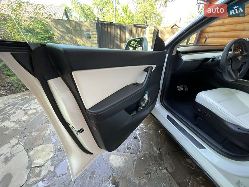 Внедорожник / Кроссовер Tesla Model Y 2021 в Днепре