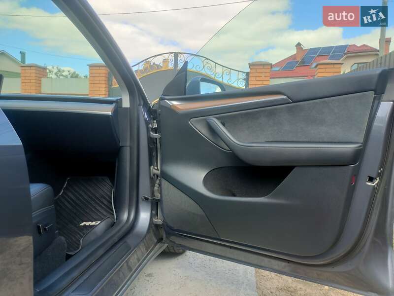 Позашляховик / Кросовер Tesla Model Y 2023 в Києві