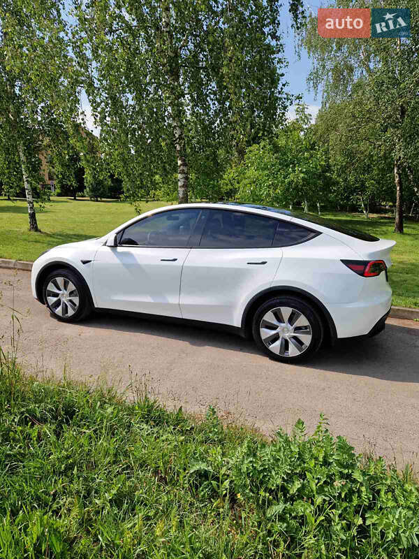 Внедорожник / Кроссовер Tesla Model Y 2023 в Ровно