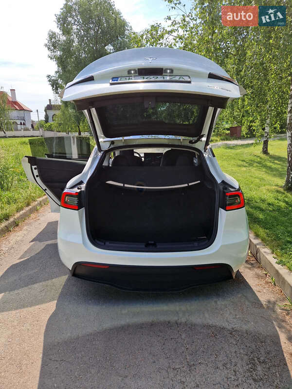 Внедорожник / Кроссовер Tesla Model Y 2023 в Ровно