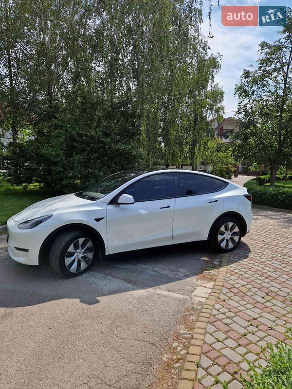 Внедорожник / Кроссовер Tesla Model Y 2023 в Ровно