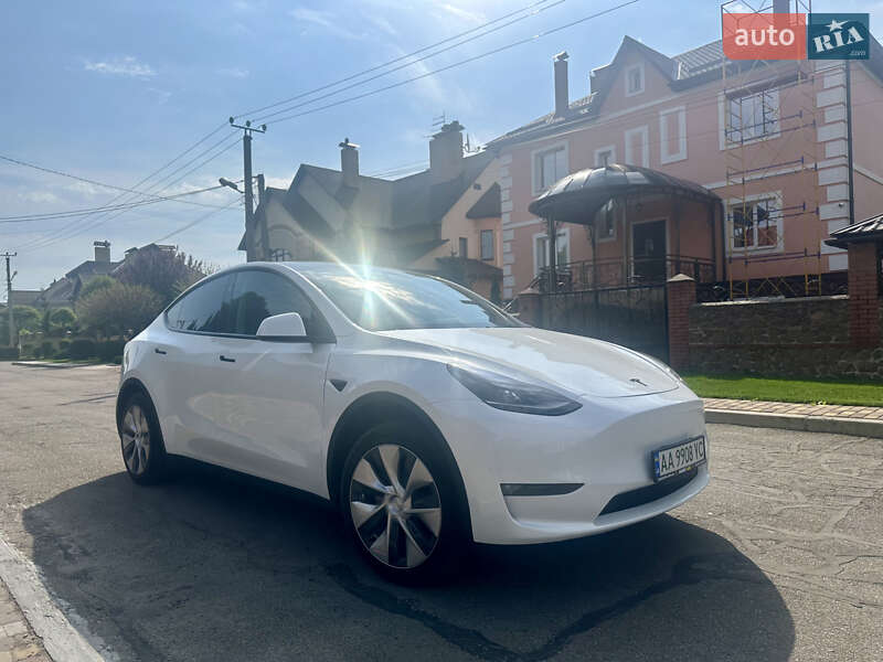 Tesla Model Y 2023