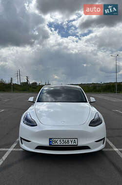 Внедорожник / Кроссовер Tesla Model Y 2021 в 