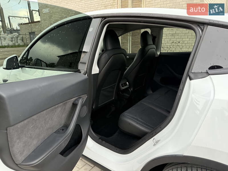 Внедорожник / Кроссовер Tesla Model Y 2023 в Тернополе