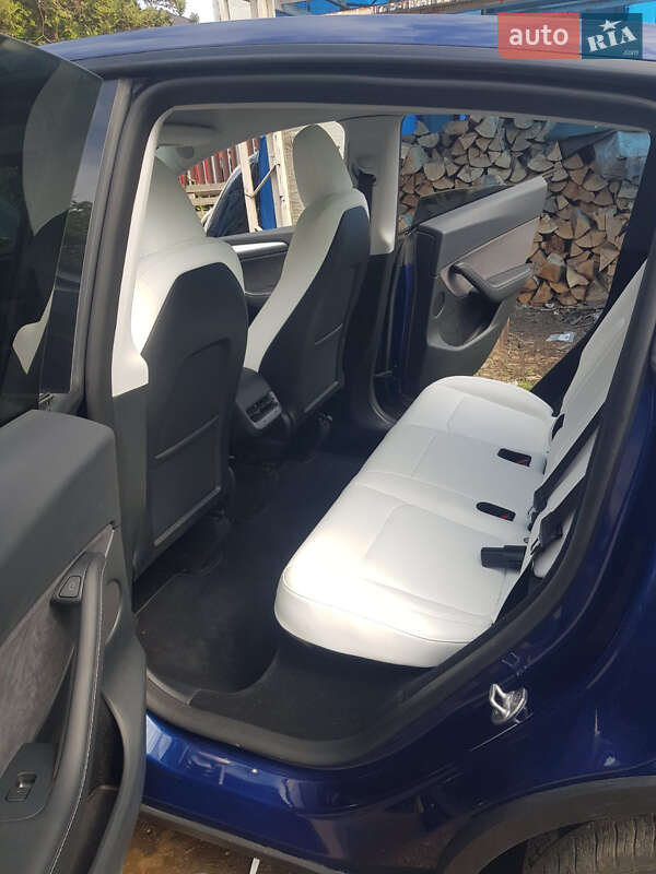 Внедорожник / Кроссовер Tesla Model Y 2023 в Киеве