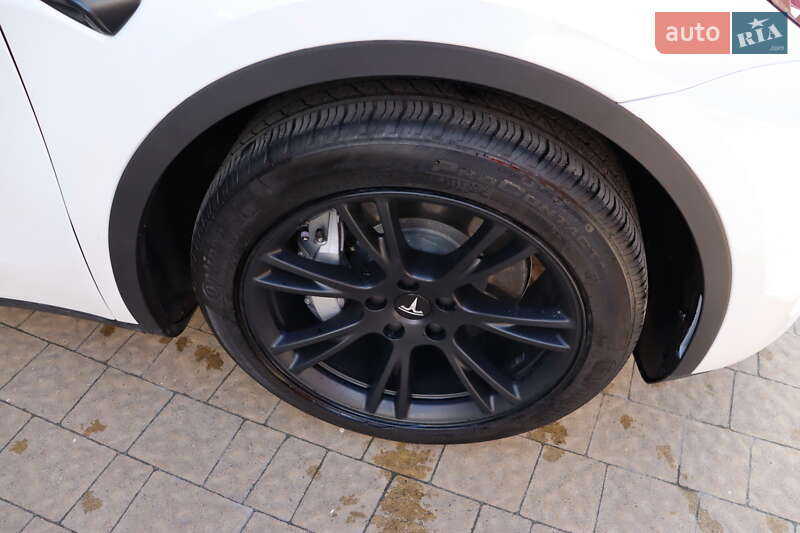 Внедорожник / Кроссовер Tesla Model Y 2023 в Львове