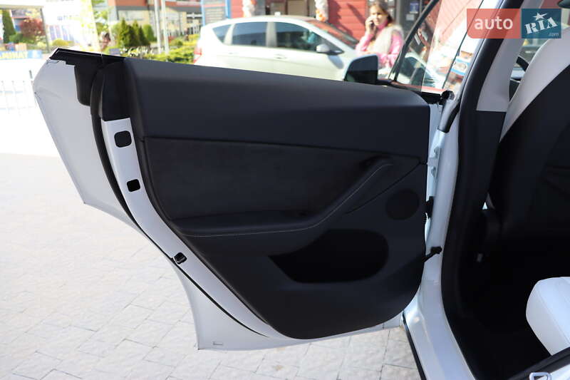 Внедорожник / Кроссовер Tesla Model Y 2023 в Львове