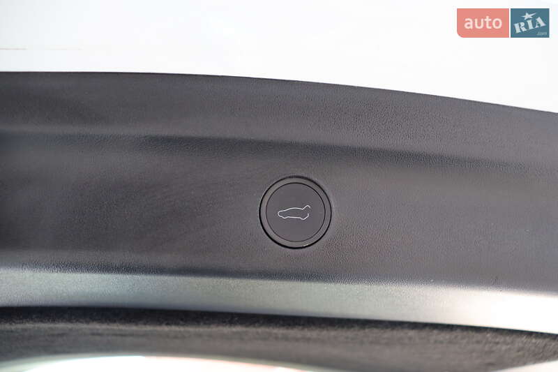 Внедорожник / Кроссовер Tesla Model Y 2023 в Львове