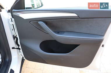 Внедорожник / Кроссовер Tesla Model Y 2023 в 