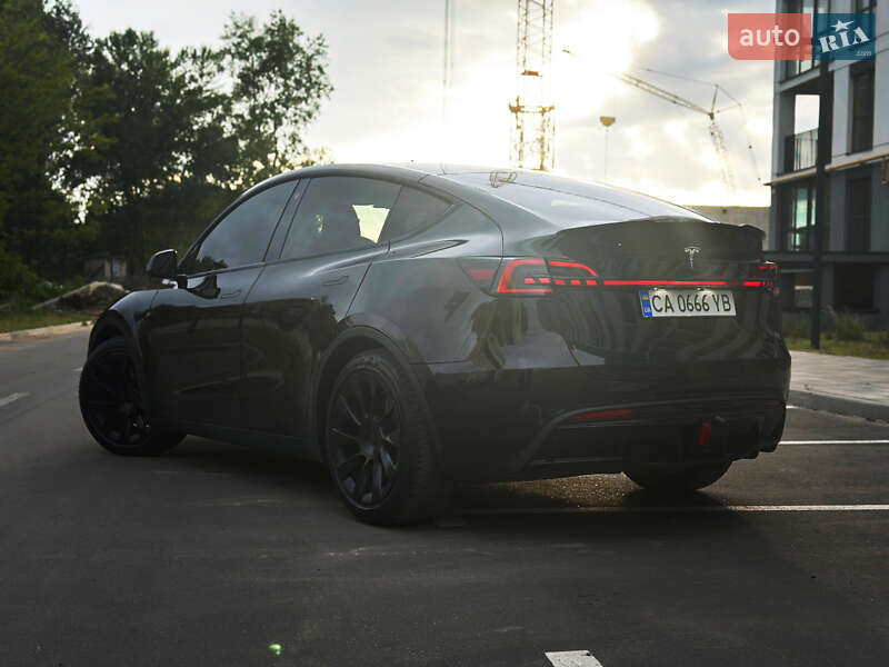 Позашляховик / Кросовер Tesla Model Y 2021 в 