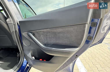 Позашляховик / Кросовер Tesla Model Y 2021 в 