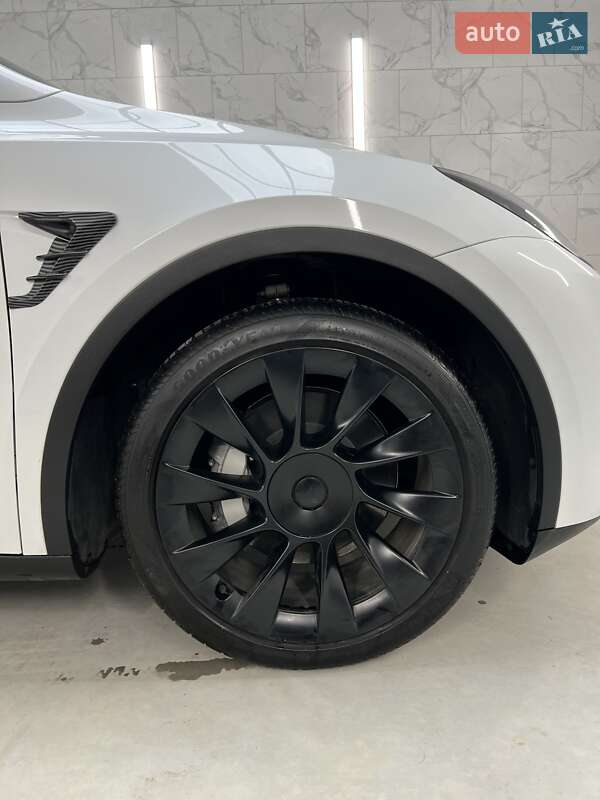 Внедорожник / Кроссовер Tesla Model Y 2024 в Могилев-Подольске