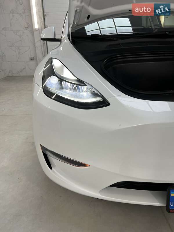 Внедорожник / Кроссовер Tesla Model Y 2024 в Могилев-Подольске
