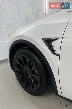 Внедорожник / Кроссовер Tesla Model Y 2024 в 