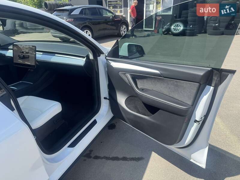 Внедорожник / Кроссовер Tesla Model Y 2022 в Киеве