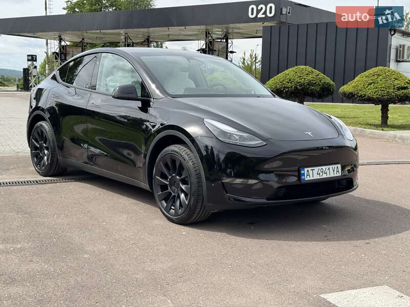 Tesla Model Y 2024