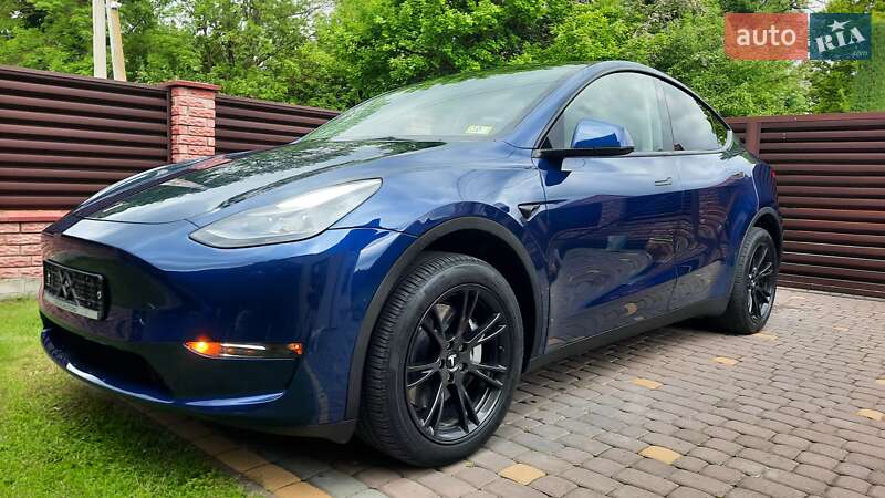Внедорожник / Кроссовер Tesla Model Y 2023 в Ивано-Франковске
