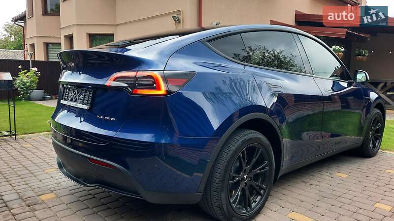 Внедорожник / Кроссовер Tesla Model Y 2023 в Ивано-Франковске