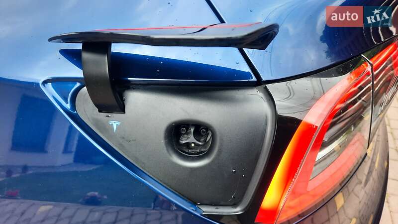 Внедорожник / Кроссовер Tesla Model Y 2023 в Ивано-Франковске