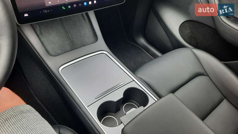 Внедорожник / Кроссовер Tesla Model Y 2023 в Ивано-Франковске