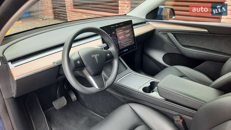 Внедорожник / Кроссовер Tesla Model Y 2023 в Ивано-Франковске