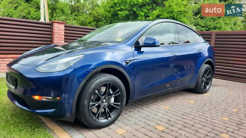 Внедорожник / Кроссовер Tesla Model Y 2023 в Ивано-Франковске