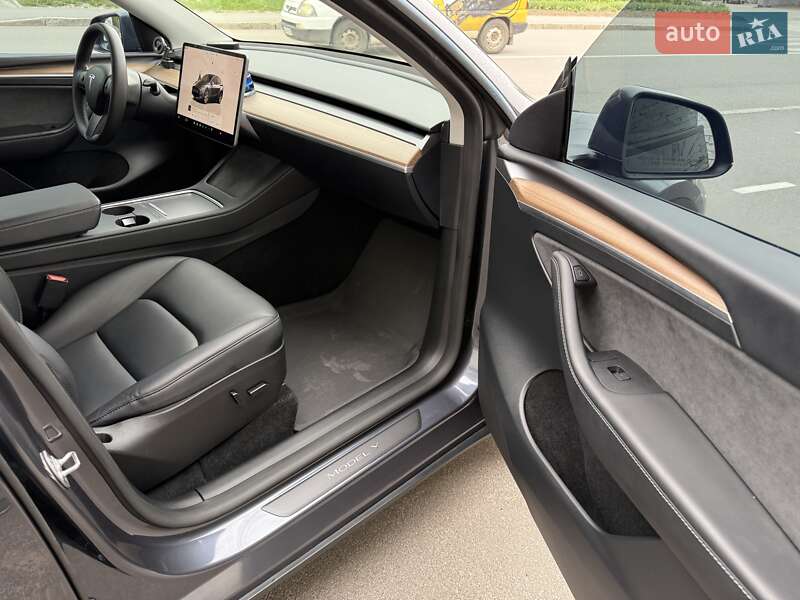 Внедорожник / Кроссовер Tesla Model Y 2023 в Киеве