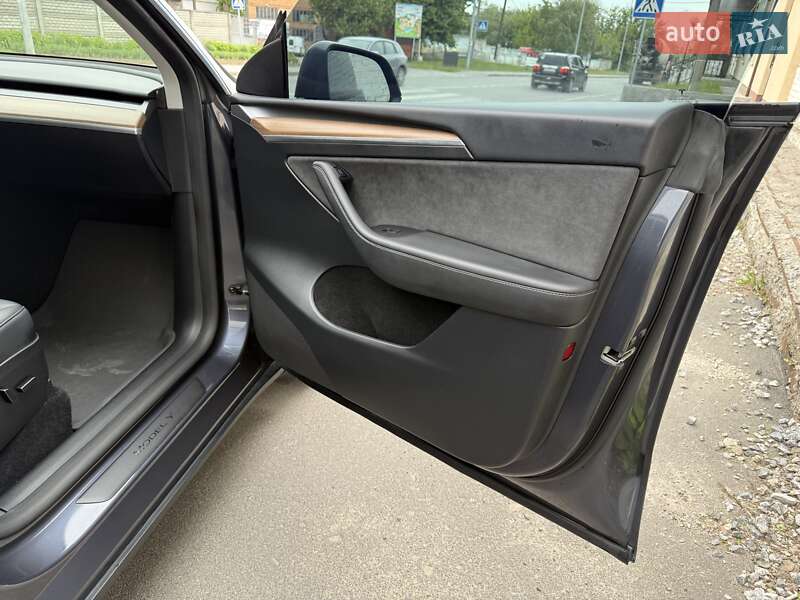 Внедорожник / Кроссовер Tesla Model Y 2023 в Киеве