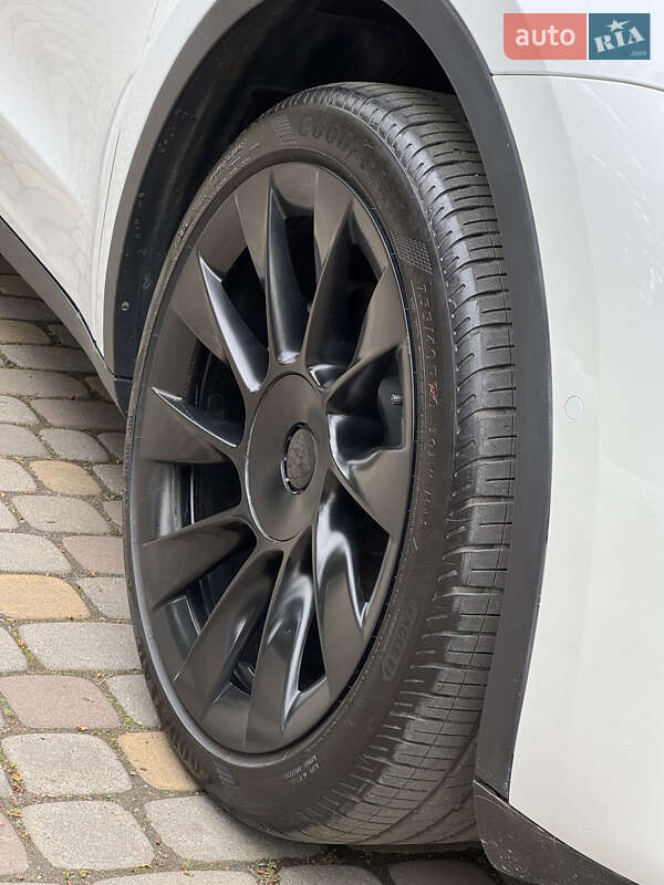 Внедорожник / Кроссовер Tesla Model Y 2021 в Луцке